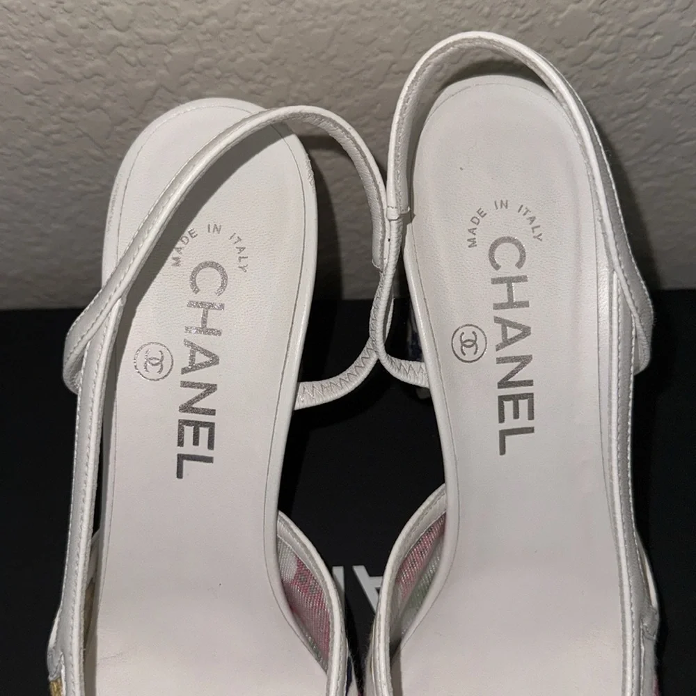 CHANEL 
Guipure Patent Embroidered Floral Cap Toe CC Slingback heels 37.5 White - Picture 5 of 8